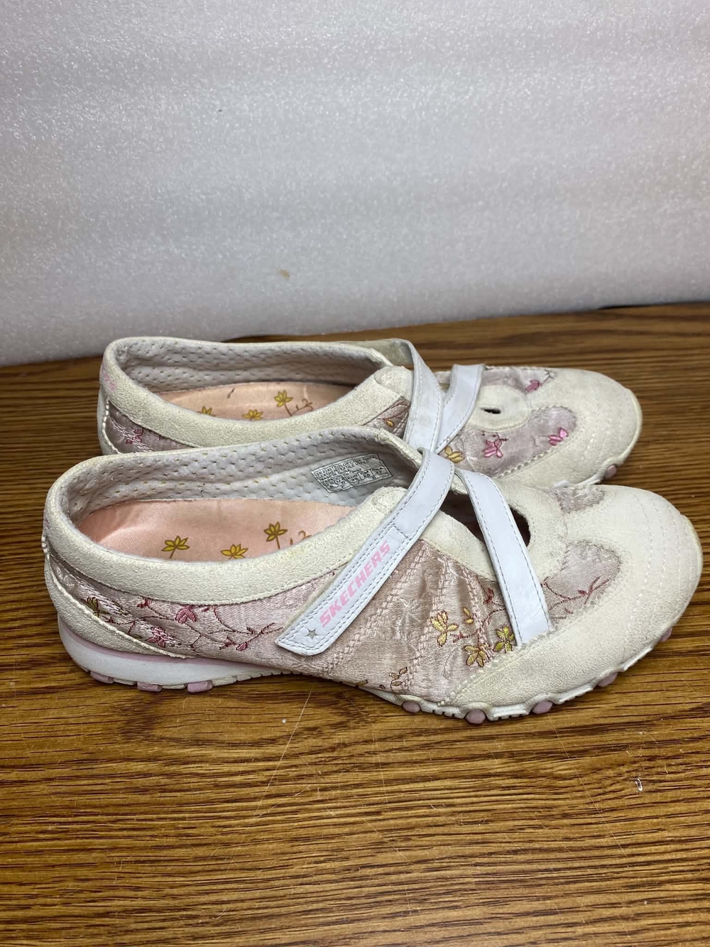 Skechers Womens Leather MaryJane Shoes Size 8 Floral Beige Ballet Flats SN 21407